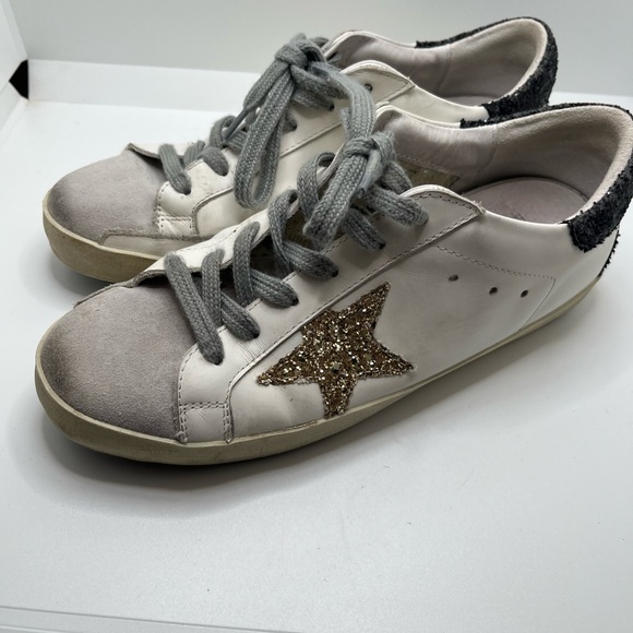 Golden goose size 9, great shape except one flaw show in pics. Could easily fix - Picture 2 of 11